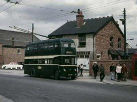 Photo 3 - Trolley bus about to turn at Normanby Top